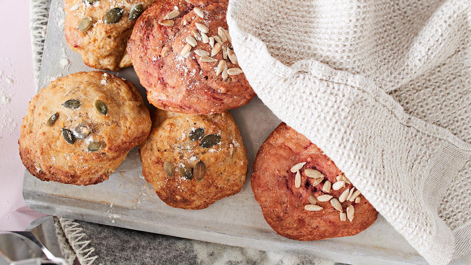 Punajuuri tuo sämpylöihin kivasti väriä.