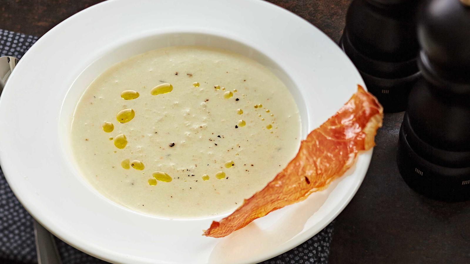 Mustajuurisosekeitto