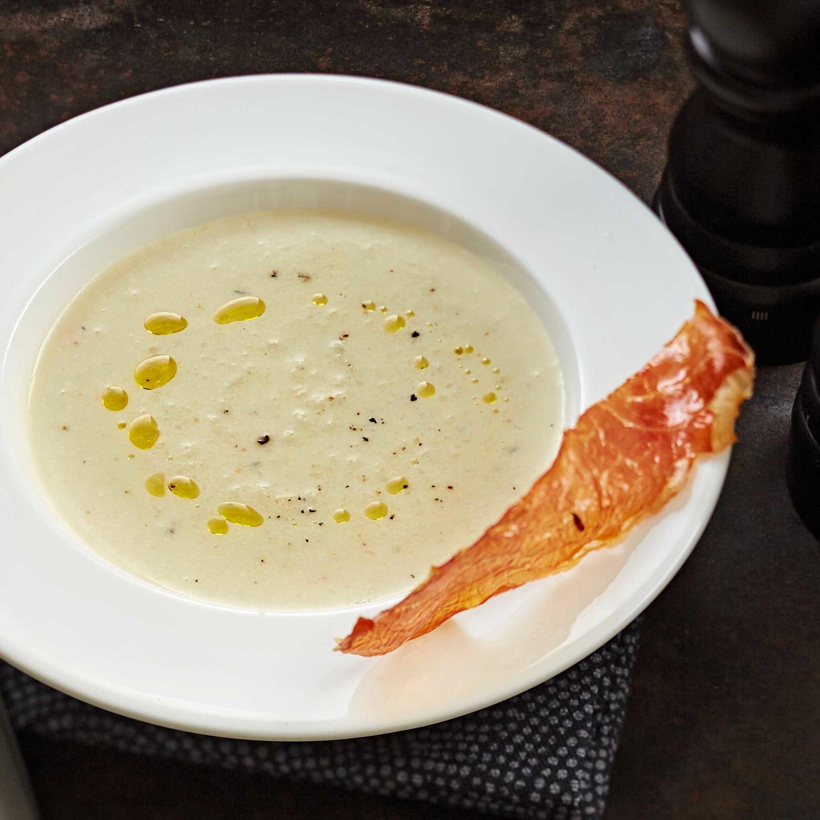 Mustajuurisosekeitto