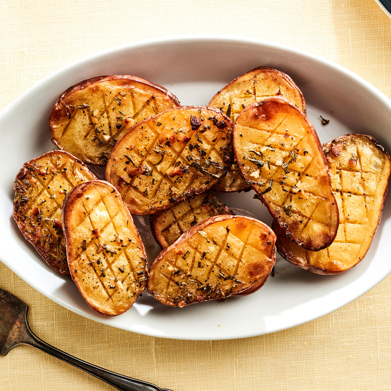 Halkaistut uuniperunat