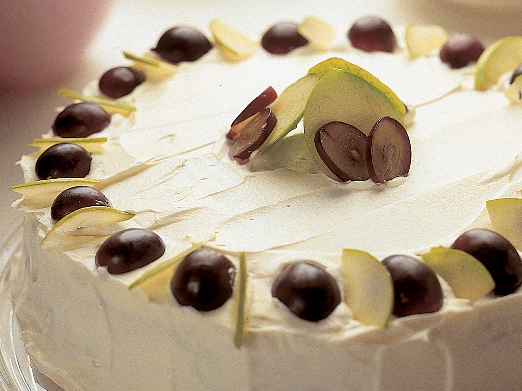 Raikas omena-kermakakku