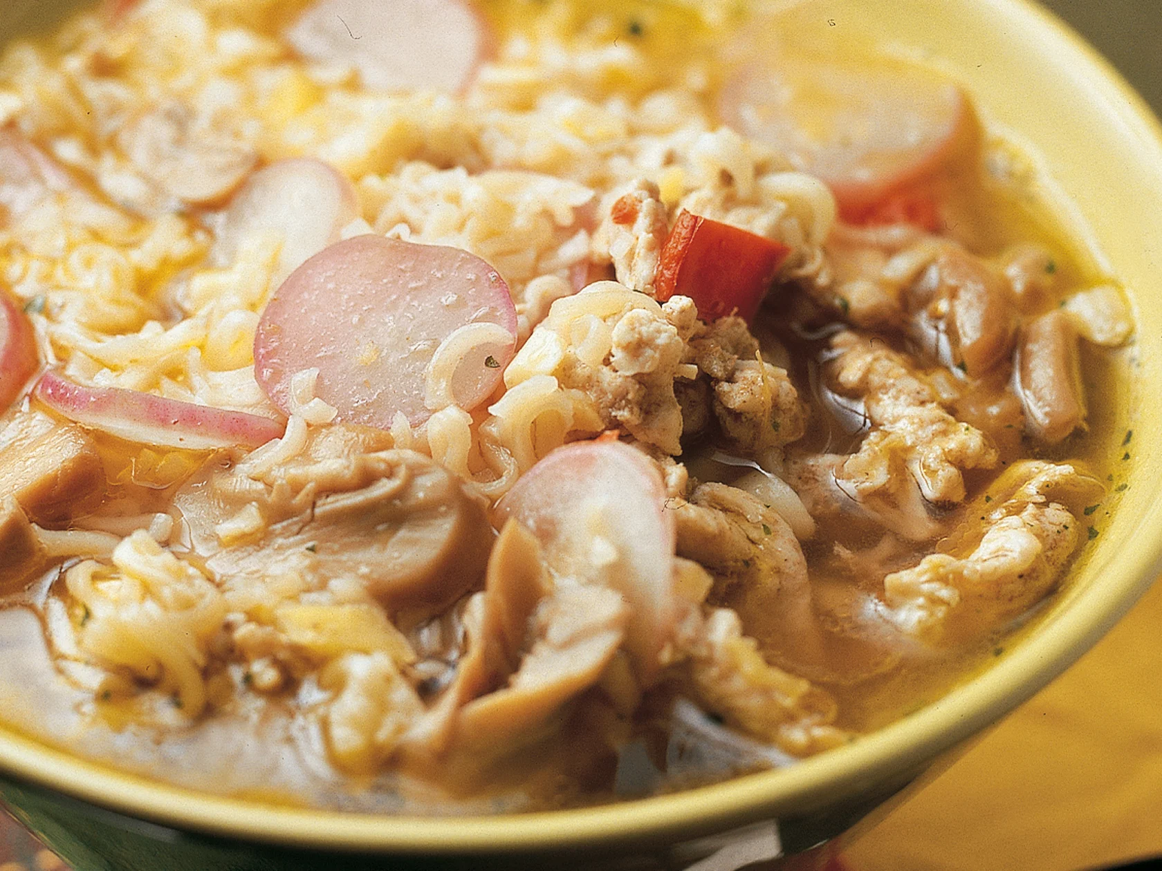 Mausteinen broileri-nuudelikeitto