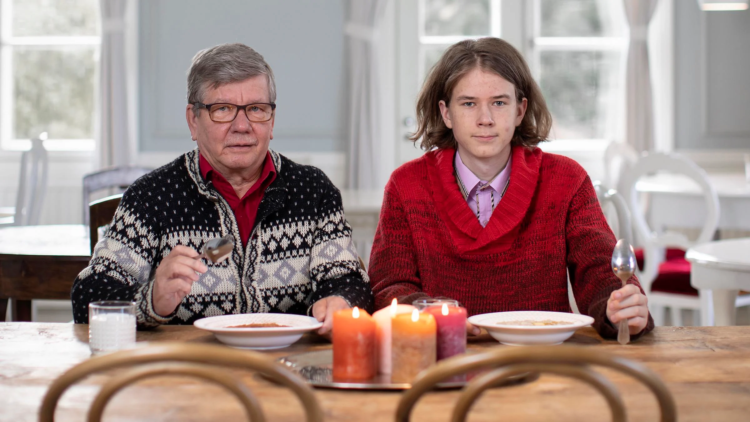 Kun Simo Rönkkö ja Casper Toivola tapaavat, juttu ei lopu kesken. ”Olemme ukin kanssa aika hyviä kavereita. Paljon on vietetty aikaa yhdessä”, Casper sanoo.