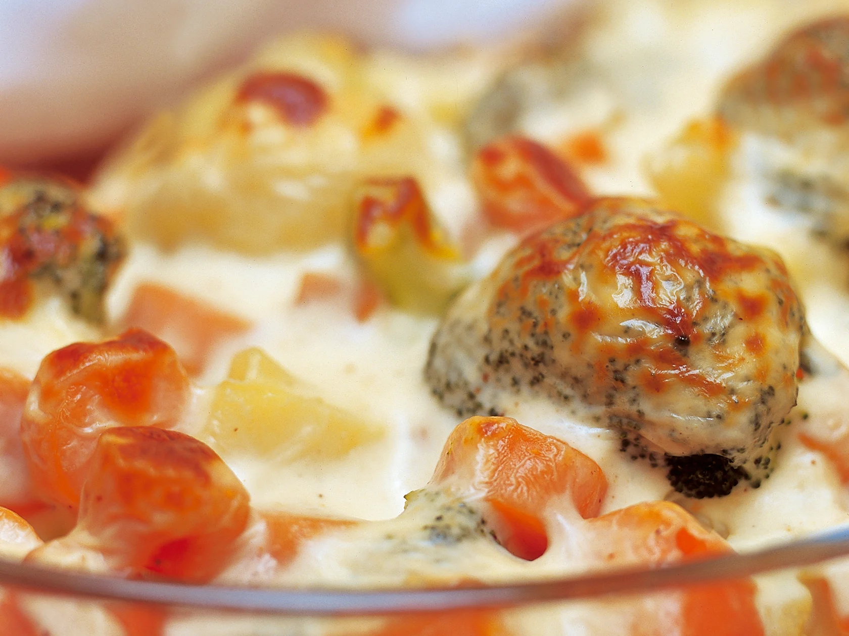 Mozzarellalla gratinoidut kasvikset