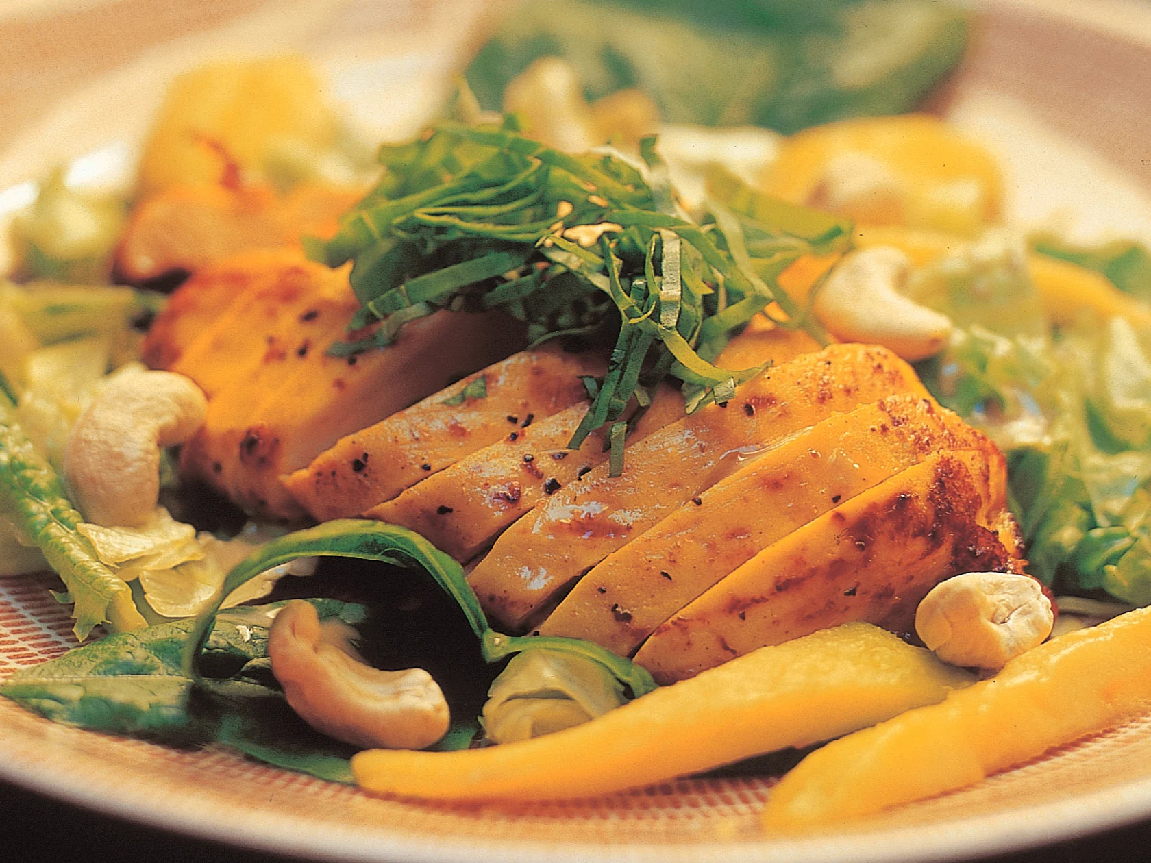 Lämmin broileri-mangosalaatti