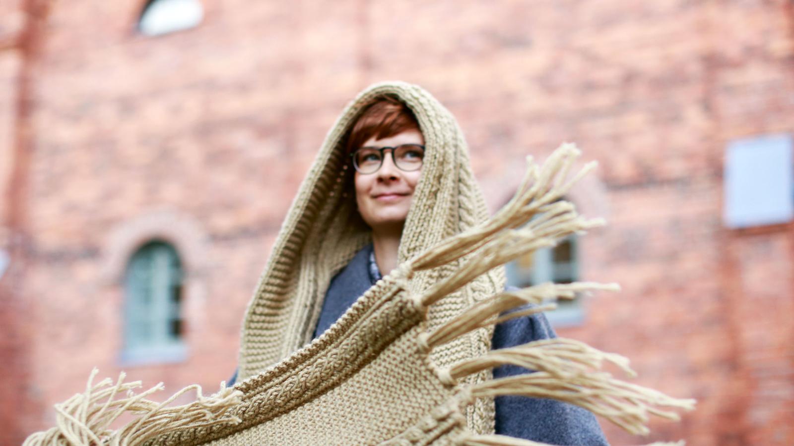 Neulo muhkea huppuhuivi