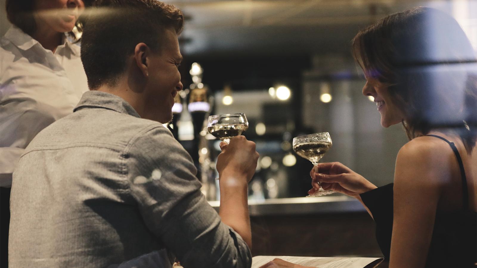 Kokeilee samppanjaa myös ruokajuomana.