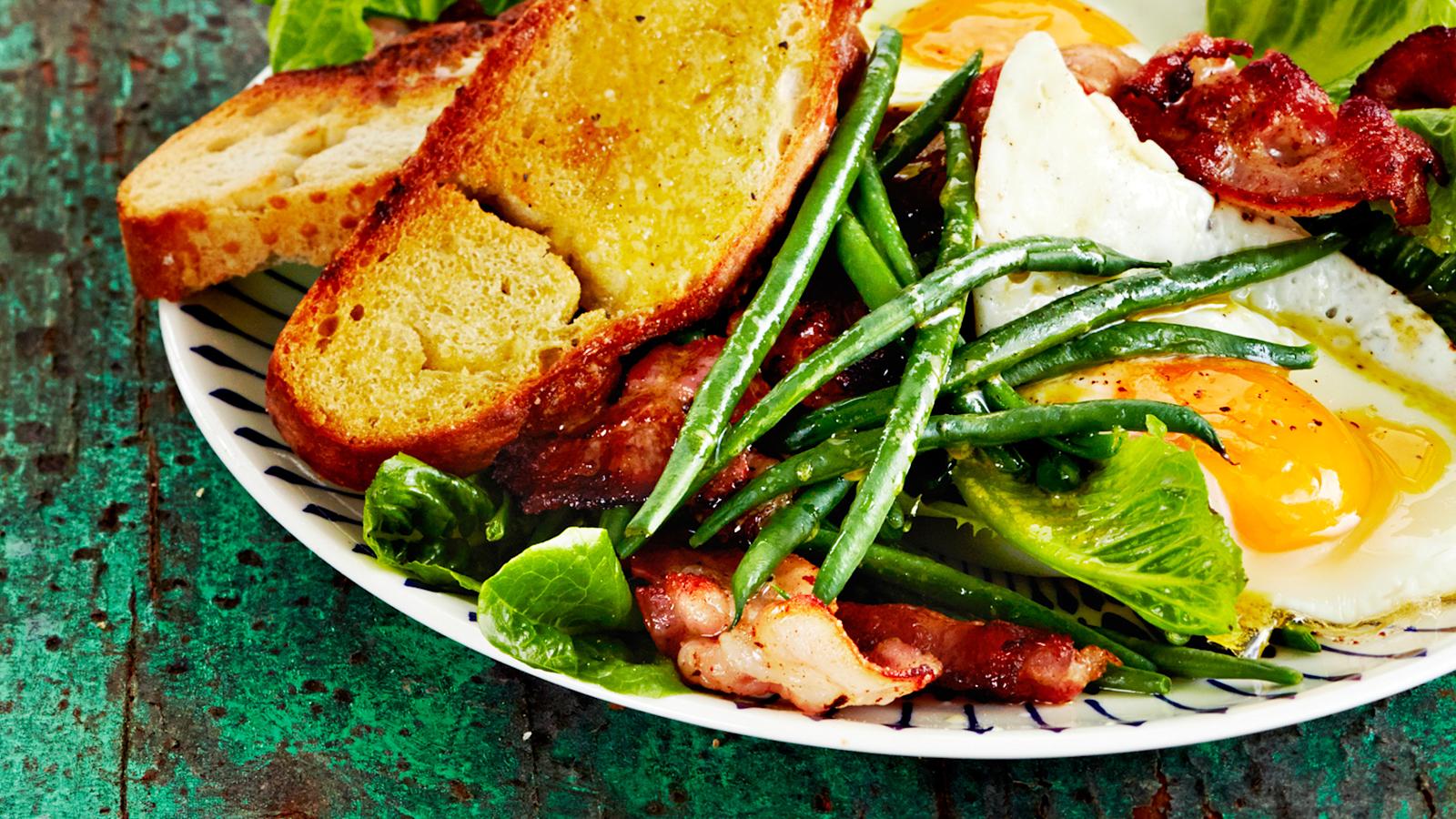 Papu-pekonisalaatti ja sinappivinegretti