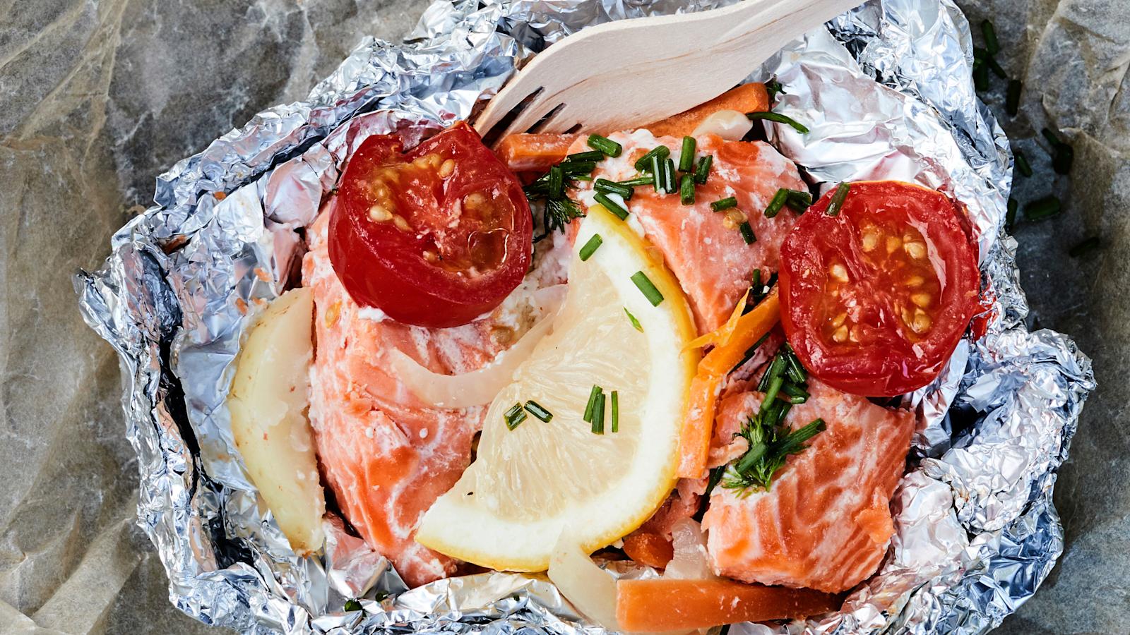 Mehevät kirjolohi-kasvispaketit