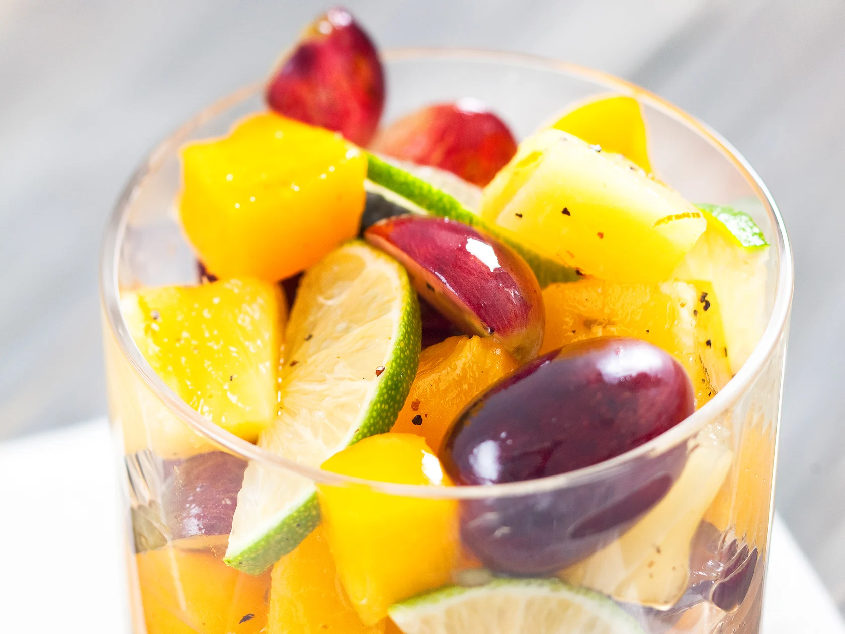 Sitrusmarinoitu hedelmäsalaatti