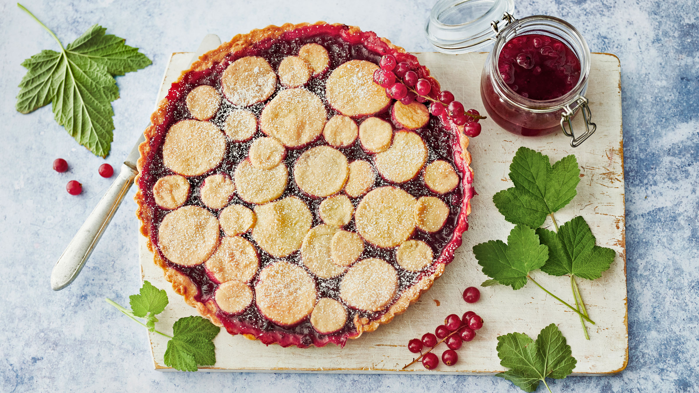 Kinuskinen punaherukkapiirakka