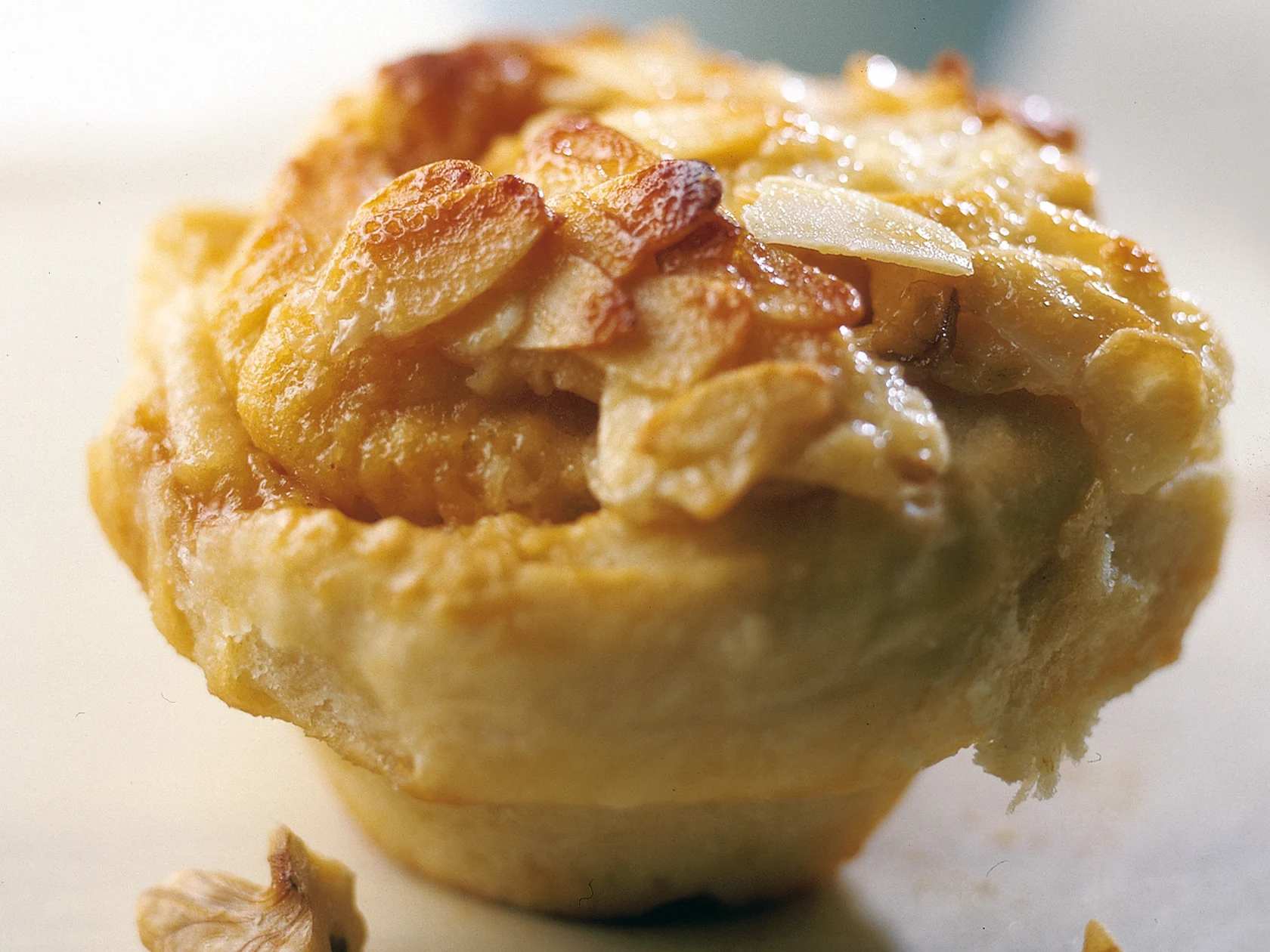 Pähkinä-mantelipullat