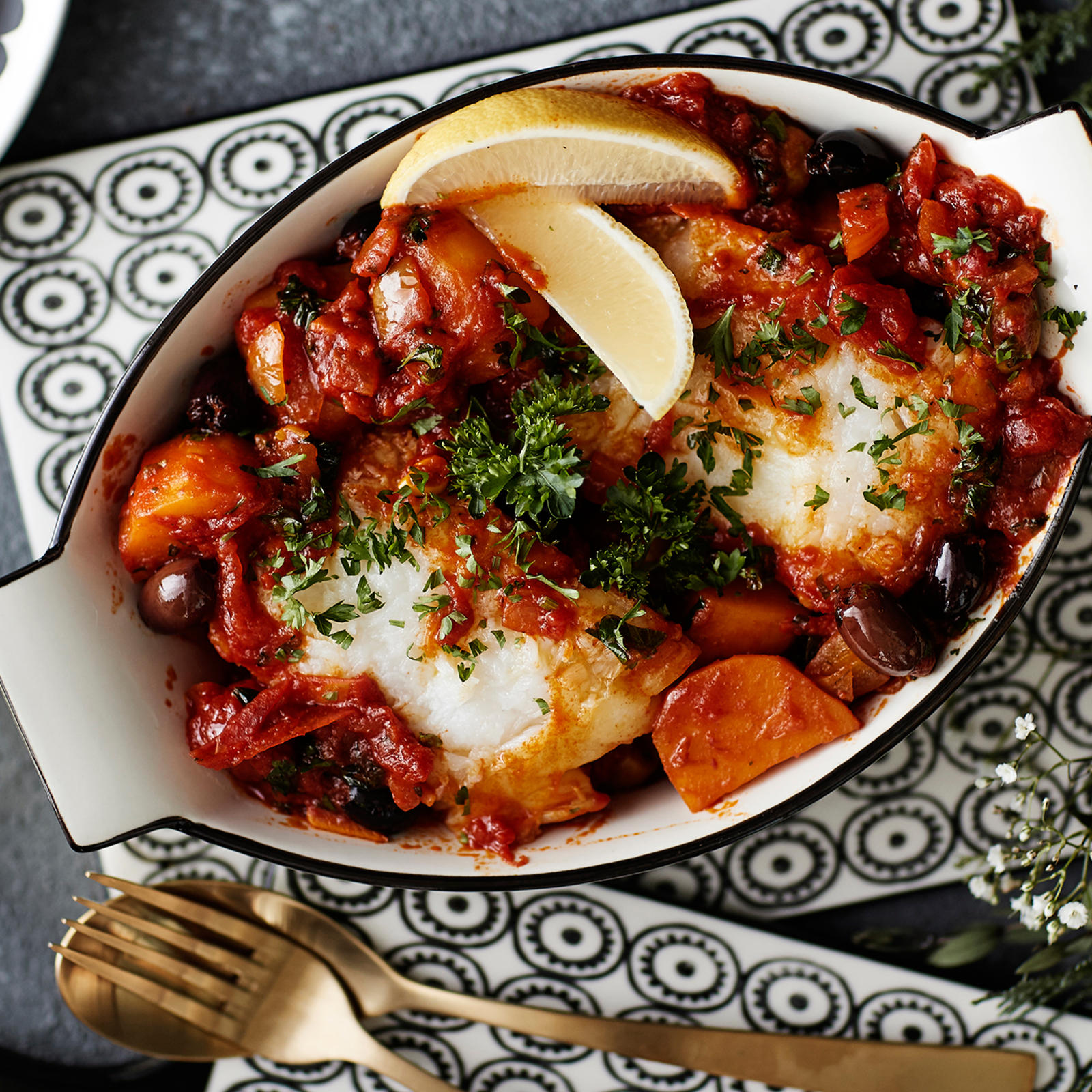 Lipeäkala portugalilaiseen tapaan