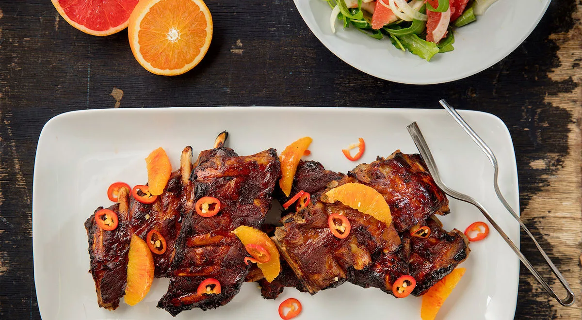 Veriappelsiinimarinoidut ribsit