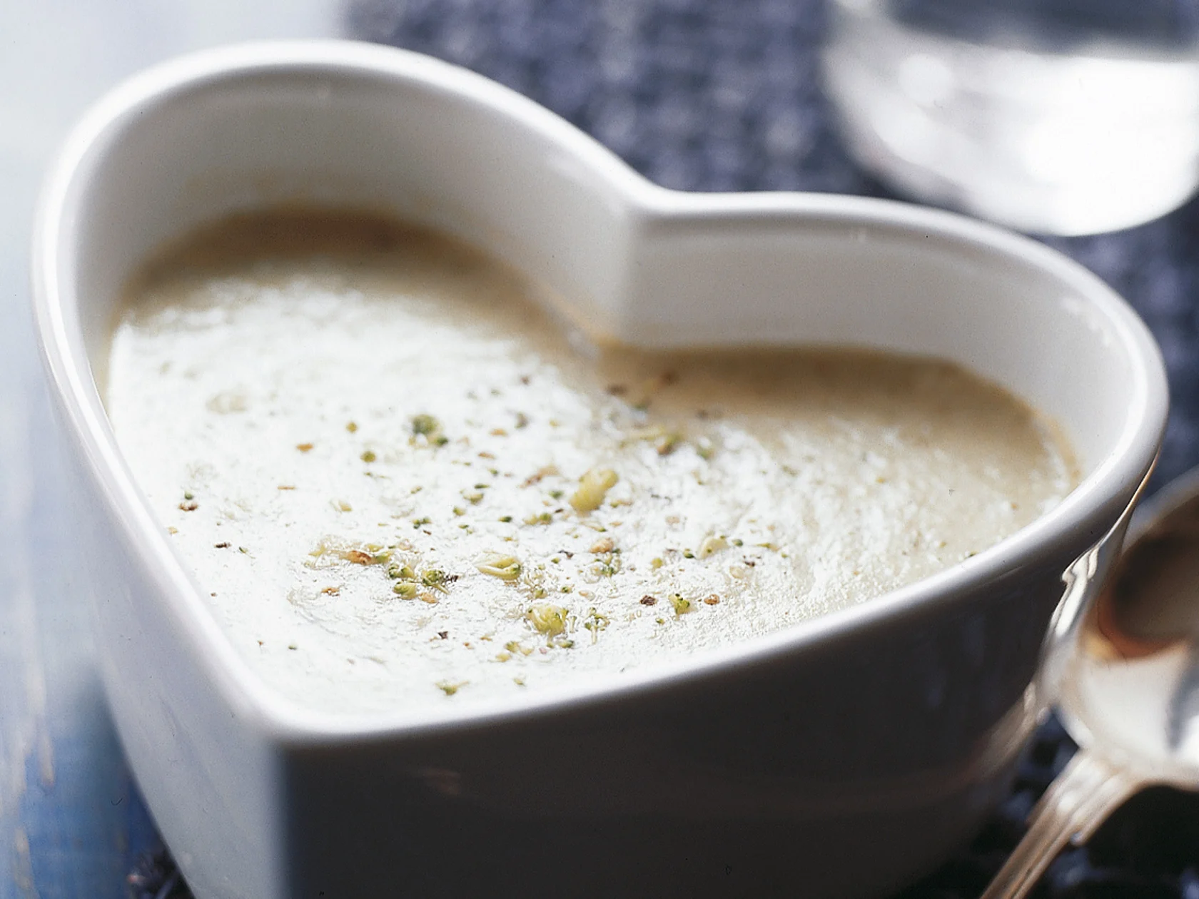 Omena-parsakaalikeitto