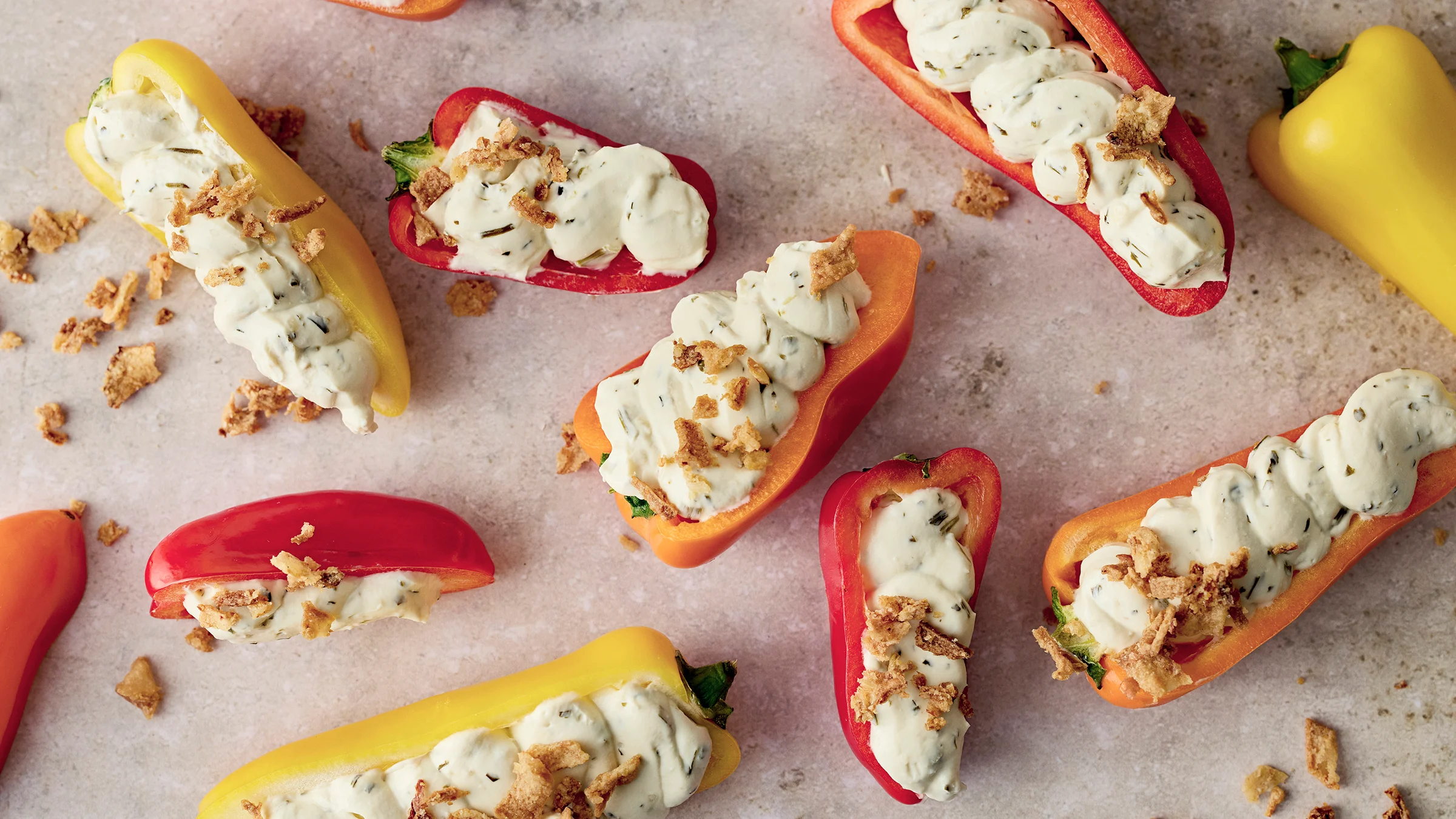 Tuorejuustolla täytetyt paprikat