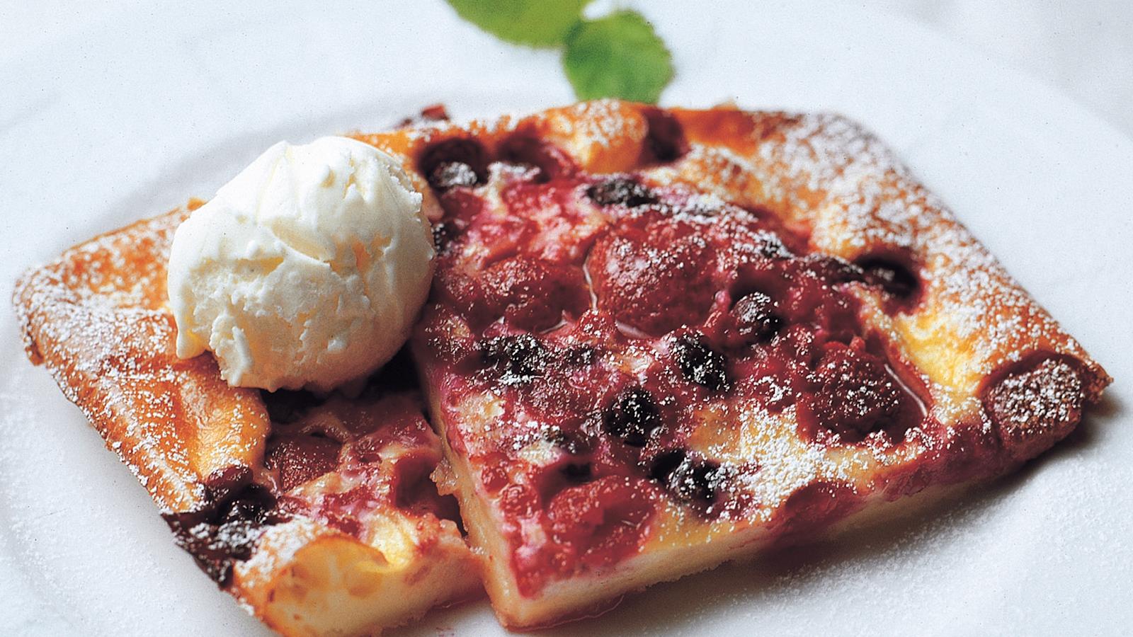 Pannukakku marjoilla