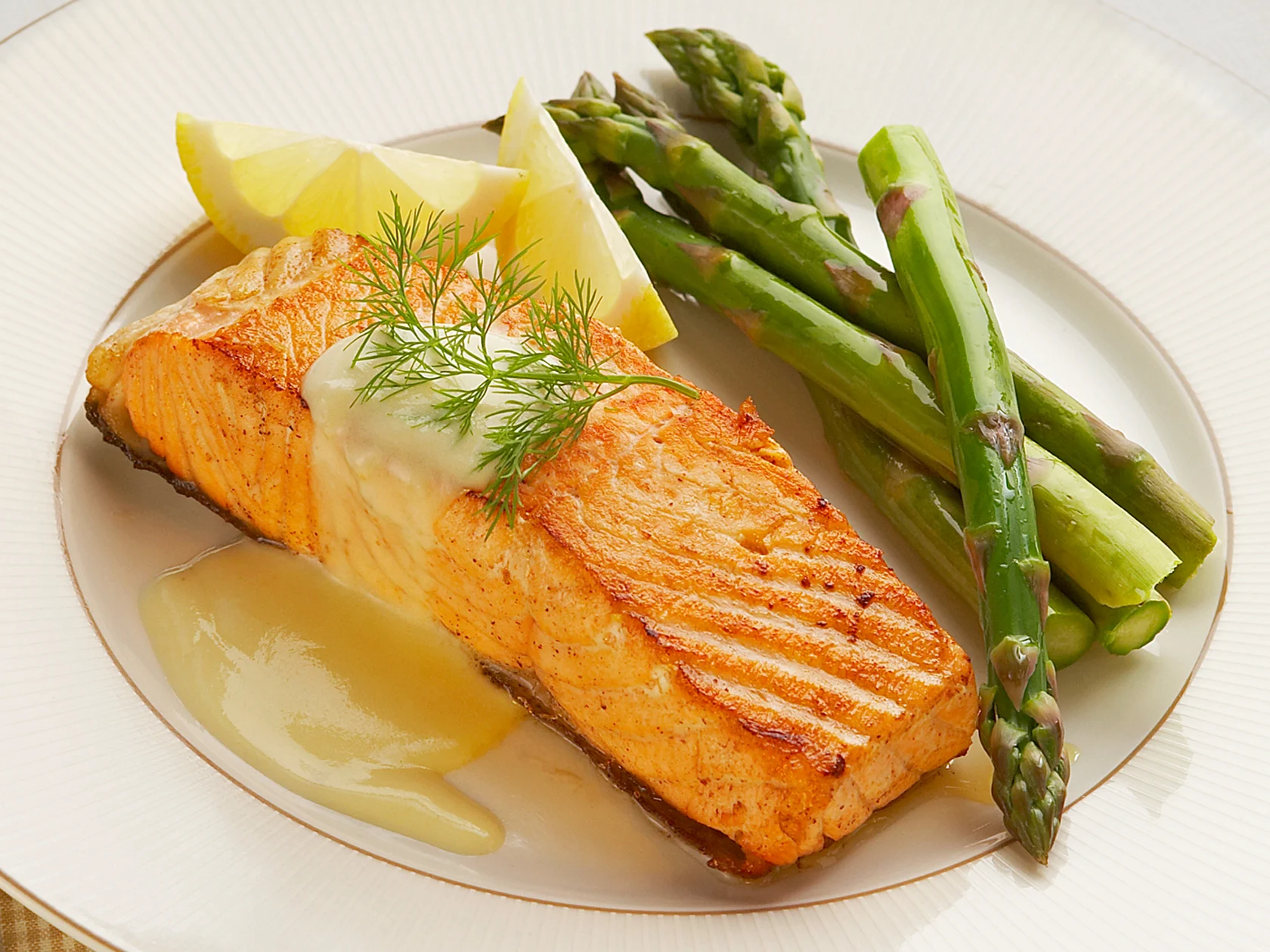 Valkoviinikastike kalalle