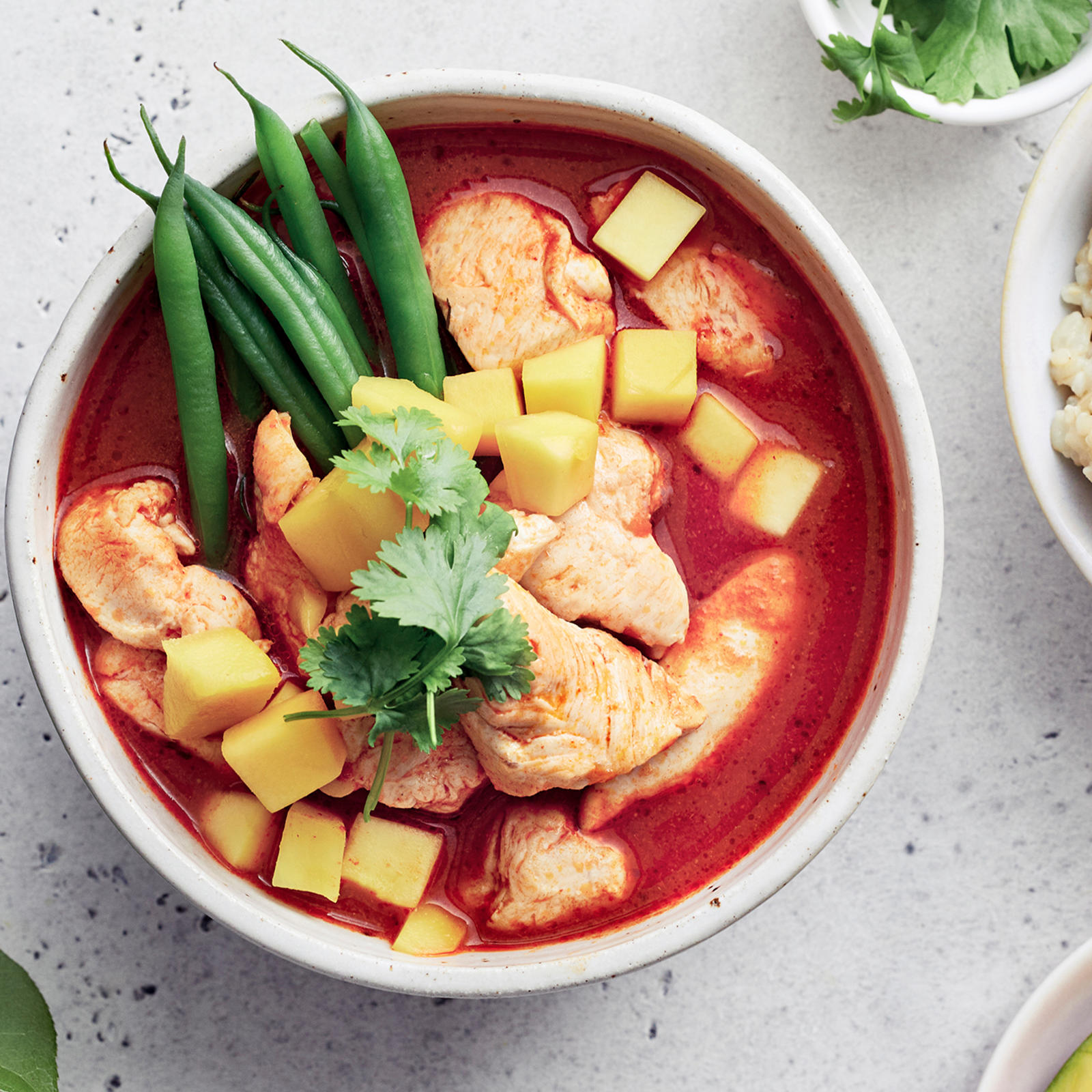 Broileri-mangocurry ja kookosriisi