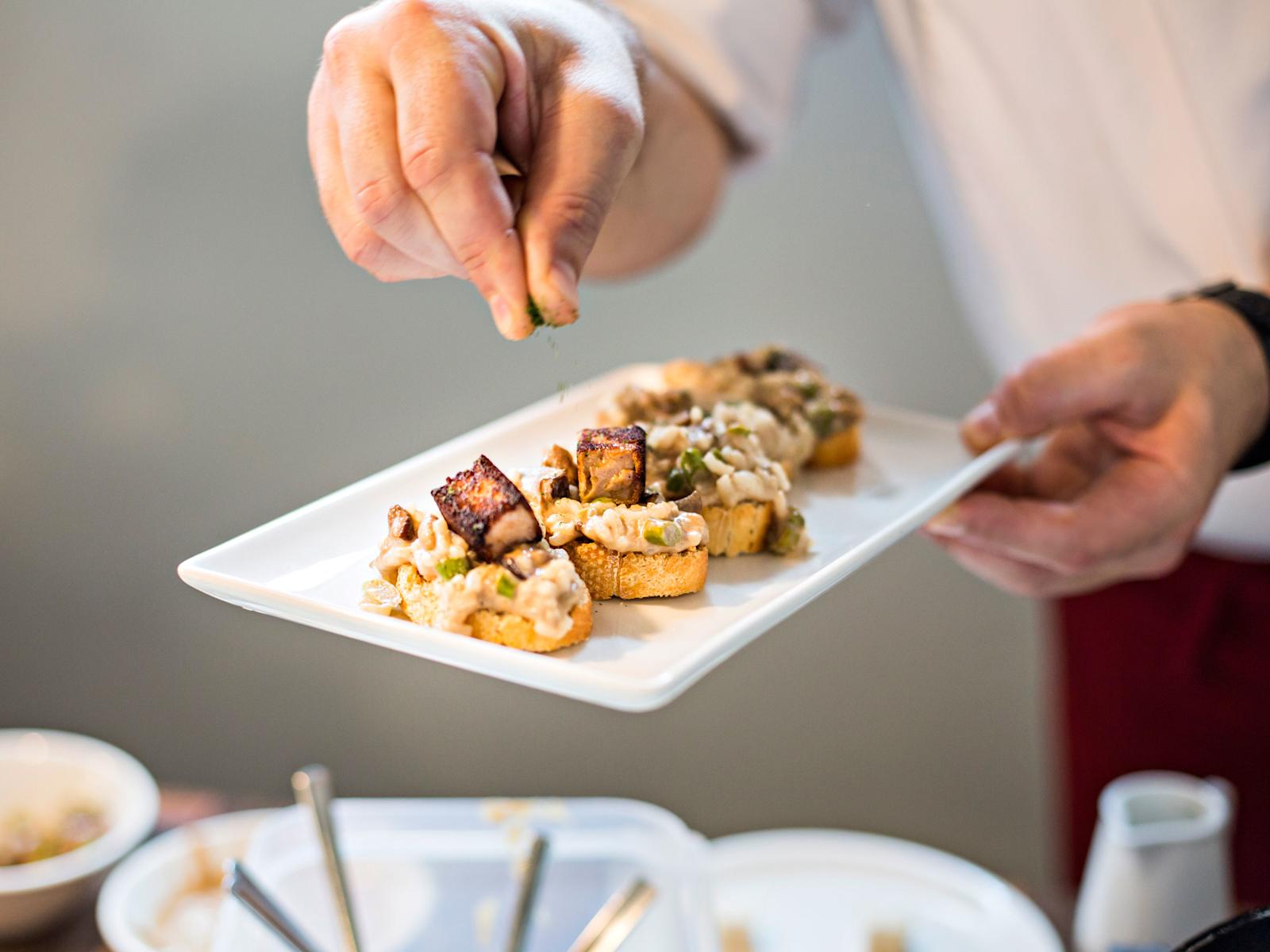 Minivoileivät eli pintxot ovat baskikeittiön vastine tapaksille. Pinxtojen päälle tulee mereneläviä, sieniä tai lihaa.