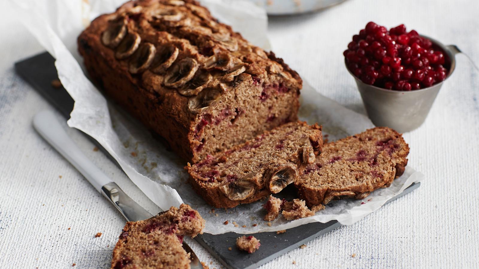 Puolukkainen banana bread