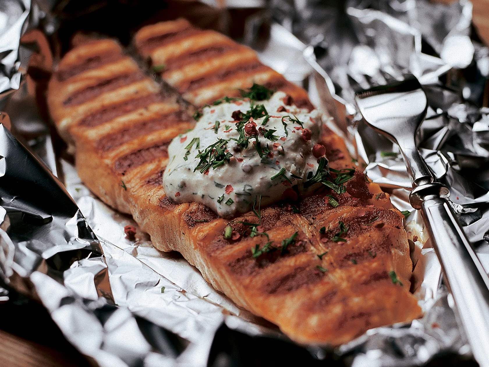 Lohimedaljongit ja parmesaanitahna