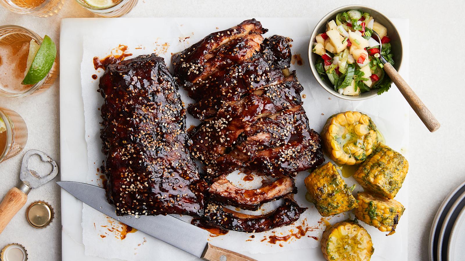 Grillatut ribsit ja ananassalsa