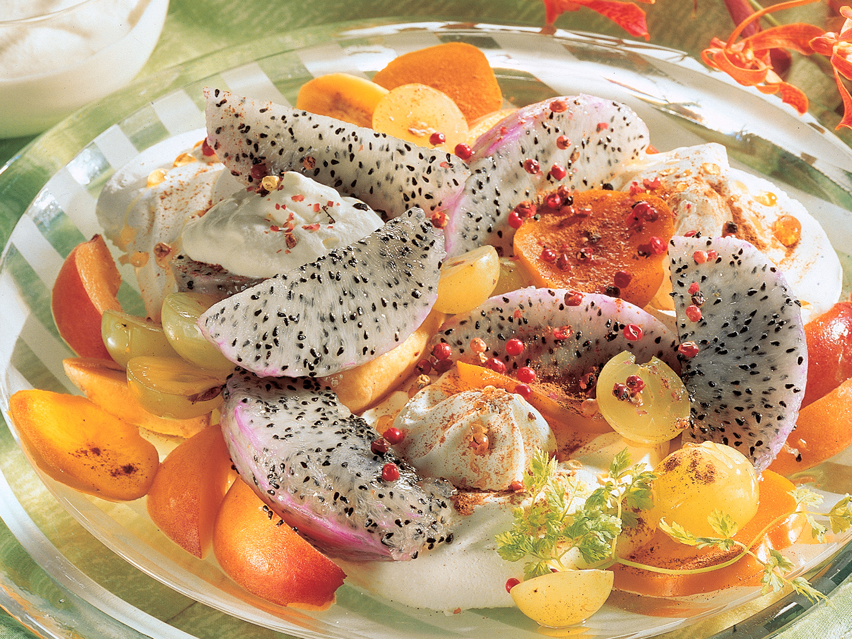 Hedelmälautanen ja vaniljavaahto