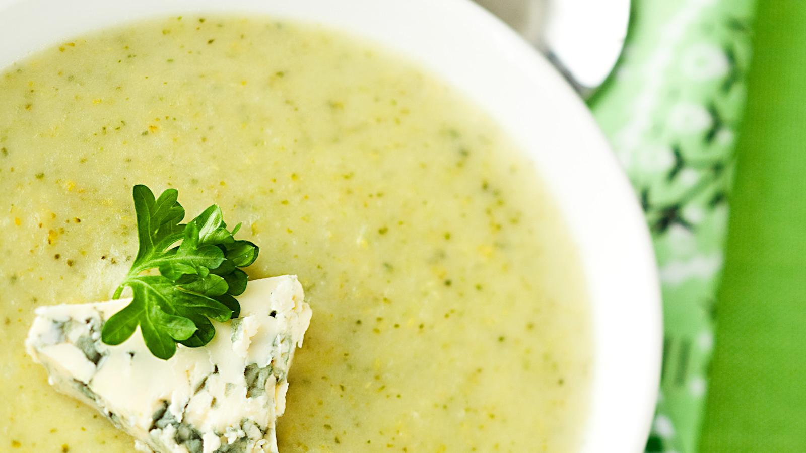 Parsakaali-sinihomejuustokeitto