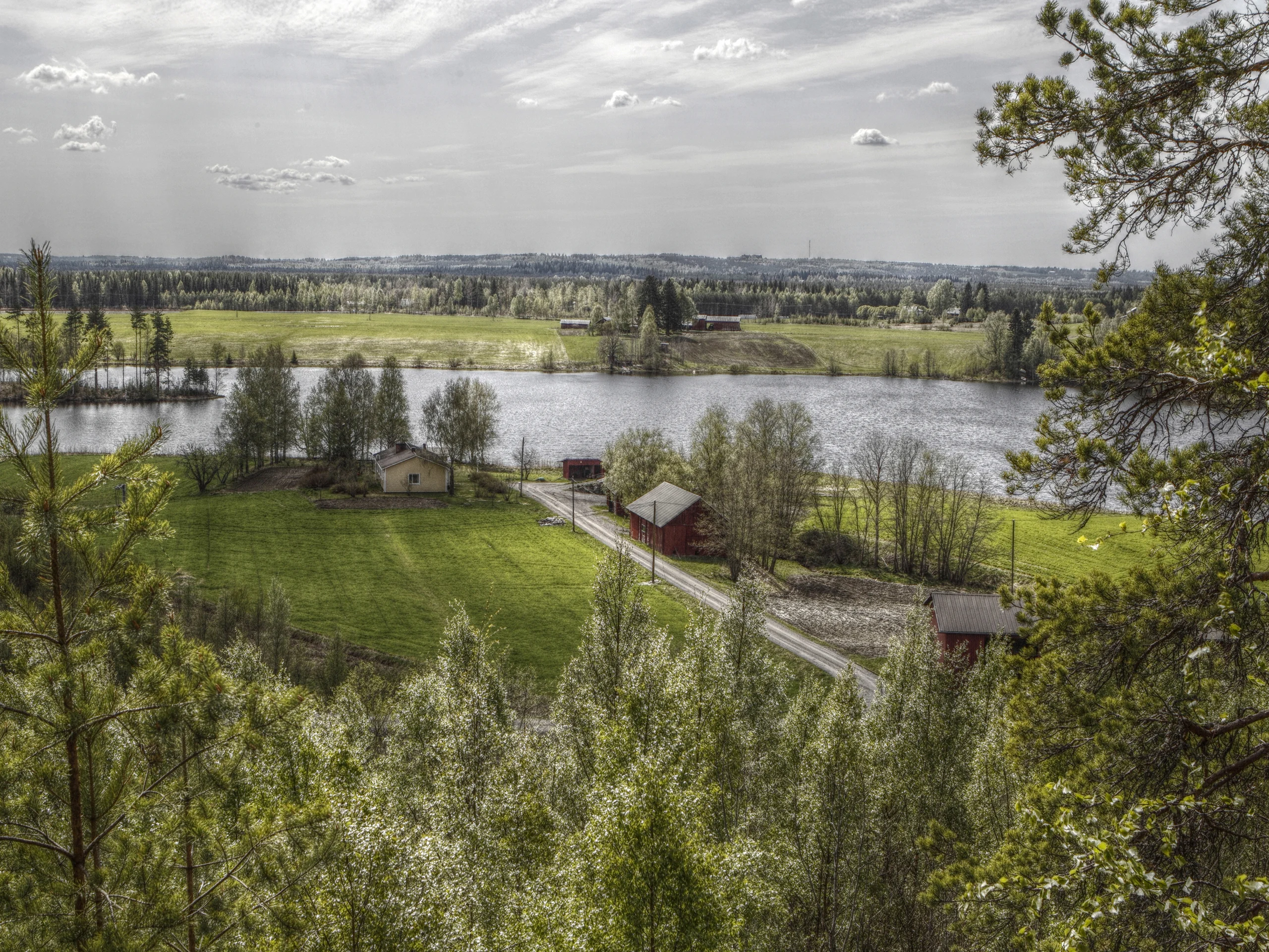Veden ja vaarojen Karjala