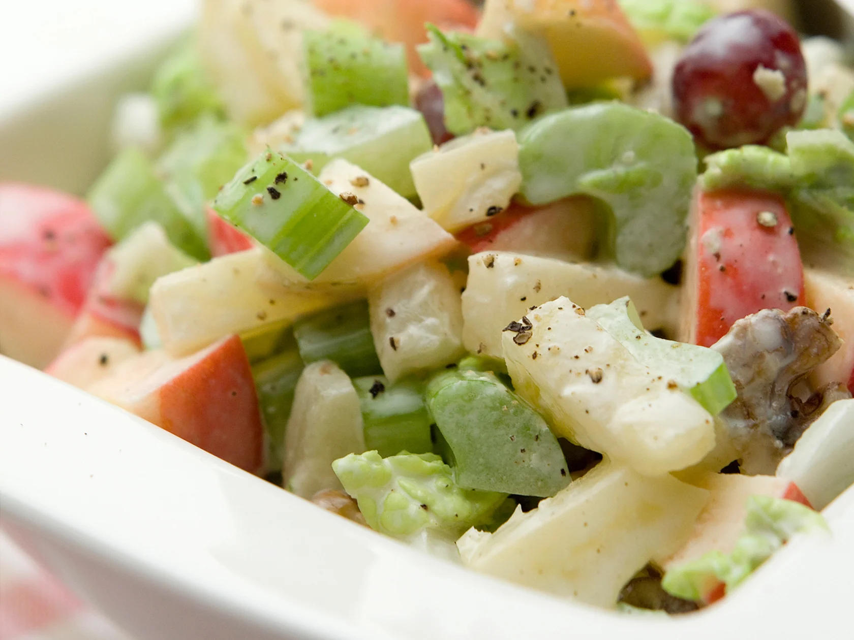 Hedelmäinen waldorfinsalaatti