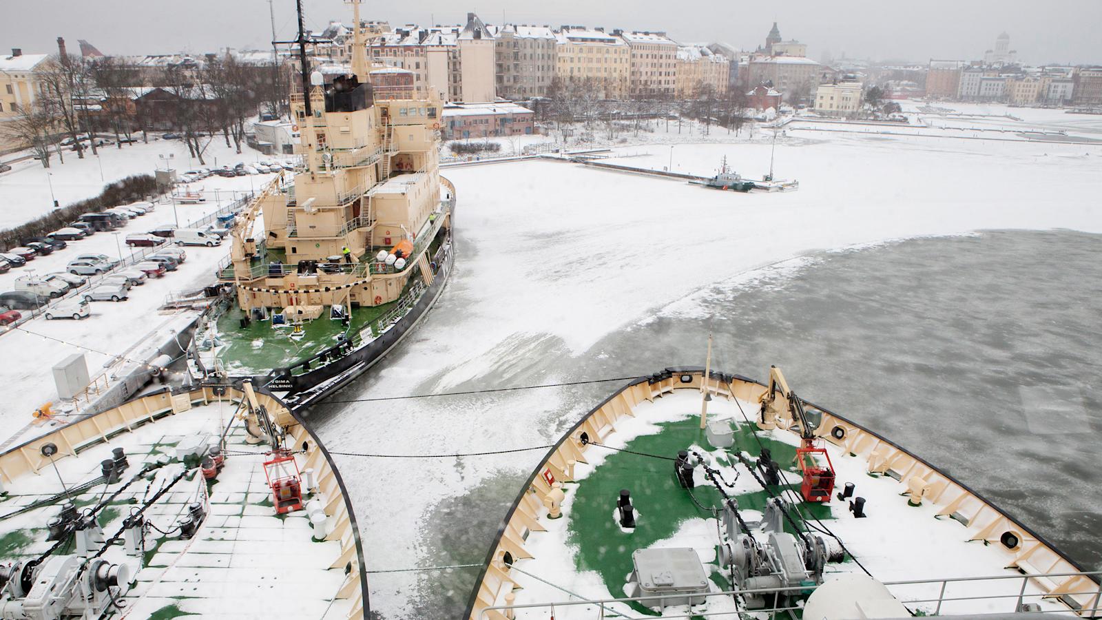 Sisu-jäänmurtaja Helsingin Katajanokka