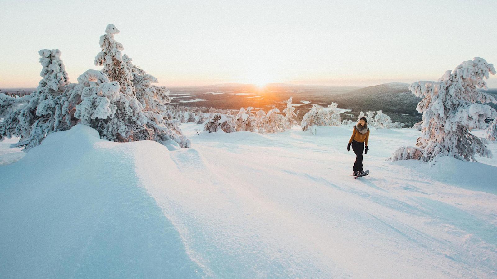 Voiko täydellisempää maisemaa lumikenkälenkille olla?