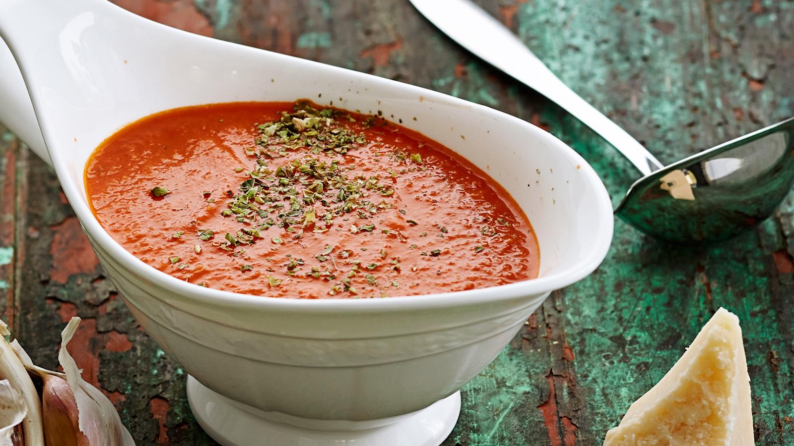 Täyteläinen tomaattikastike