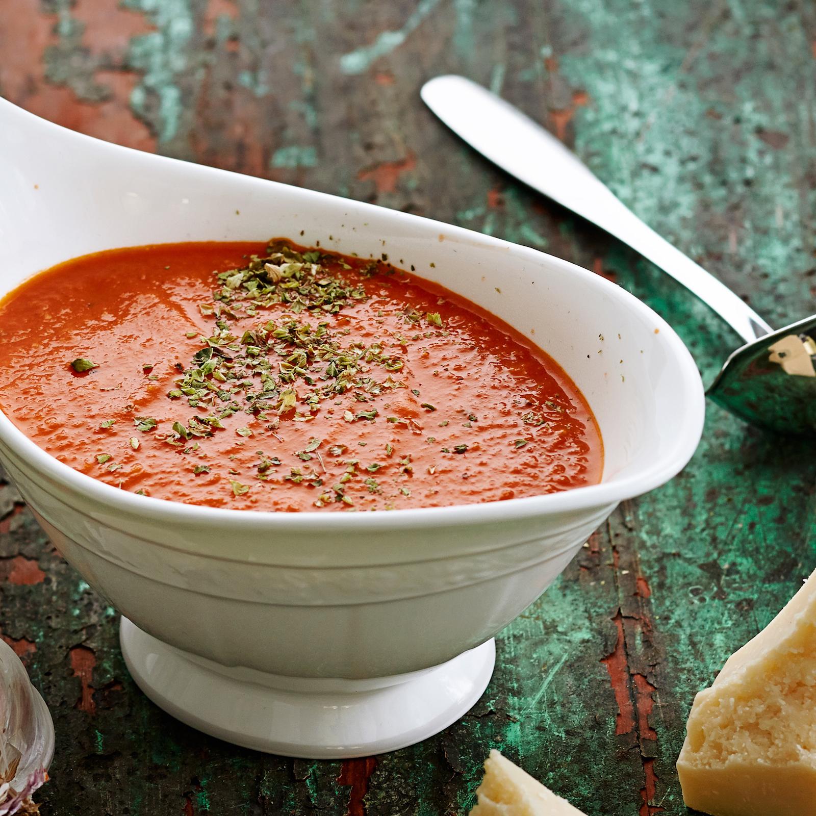 Täyteläinen tomaattikastike