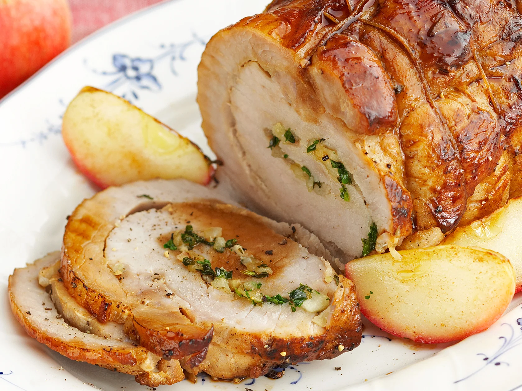 Omenoilla täytetty porsaanfilee