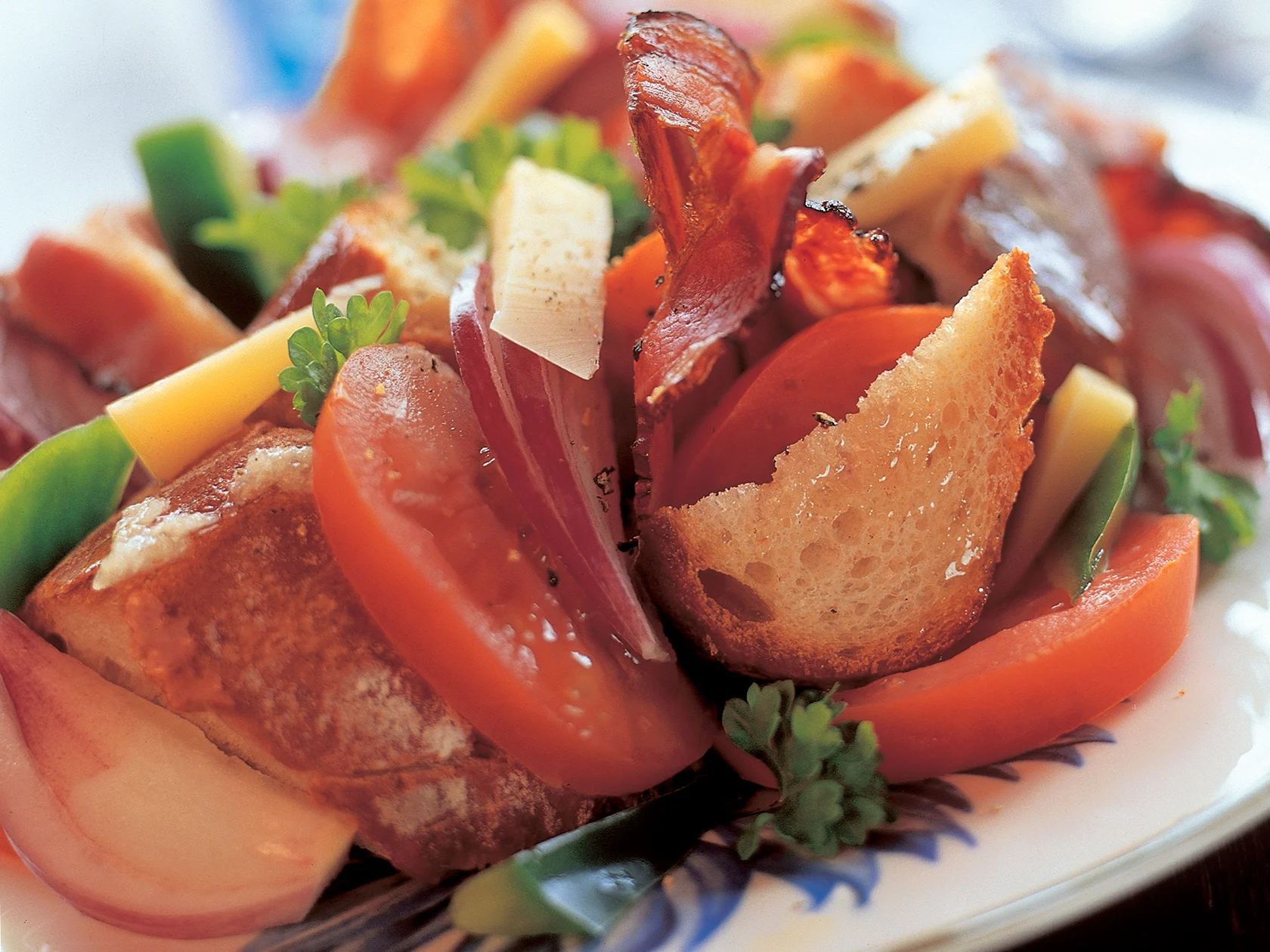 Alkukesän ruokaisa bruschettalautanen