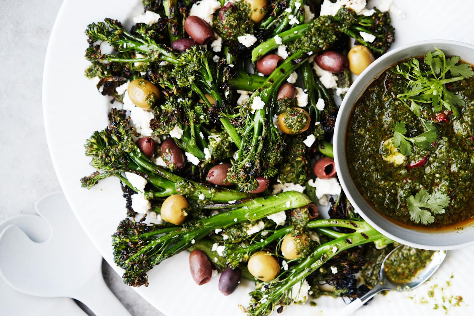 Grillatut varsiparsakaalit ja chimichurri