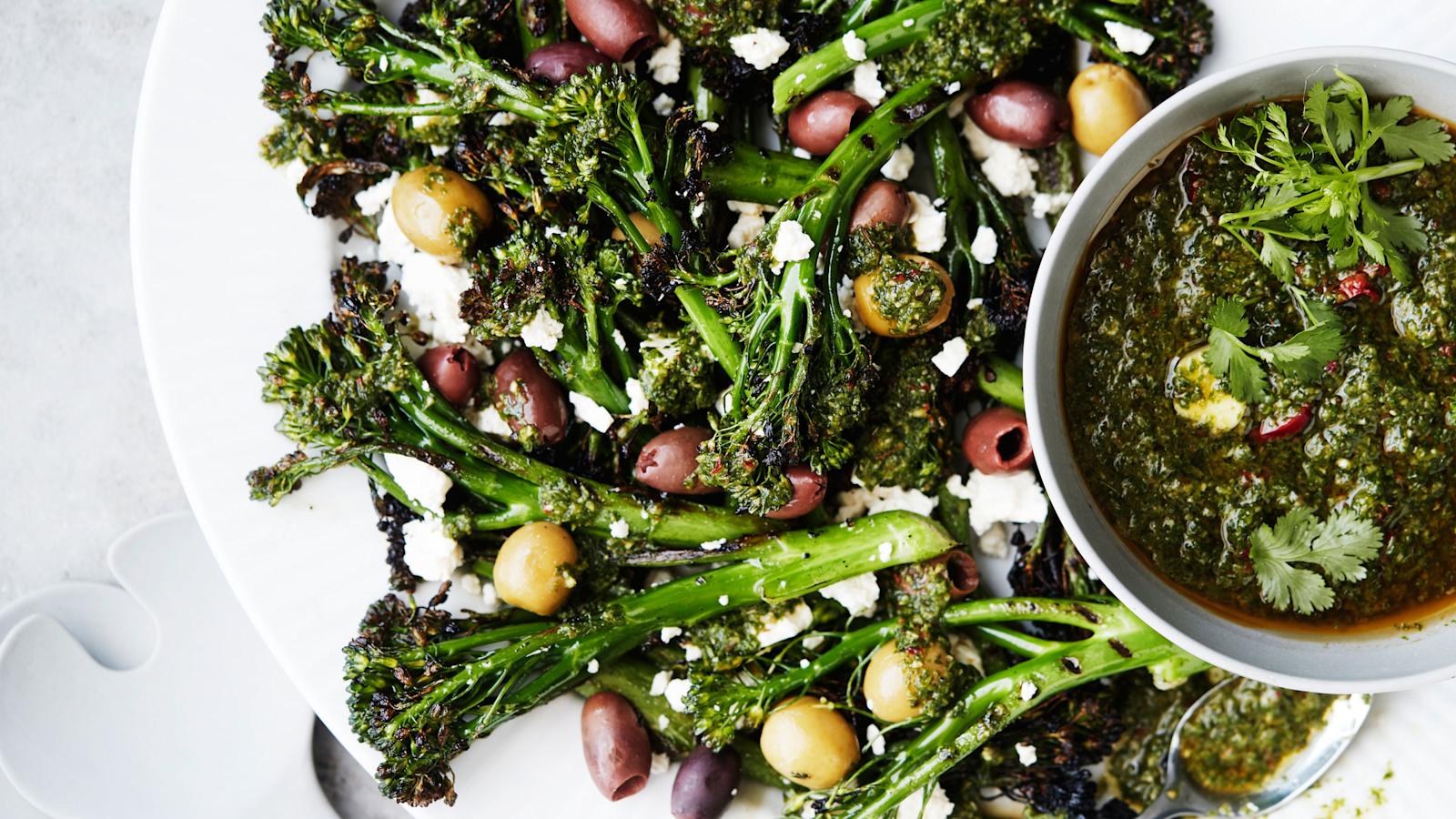 Grillatut varsiparsakaalit ja chimichurri