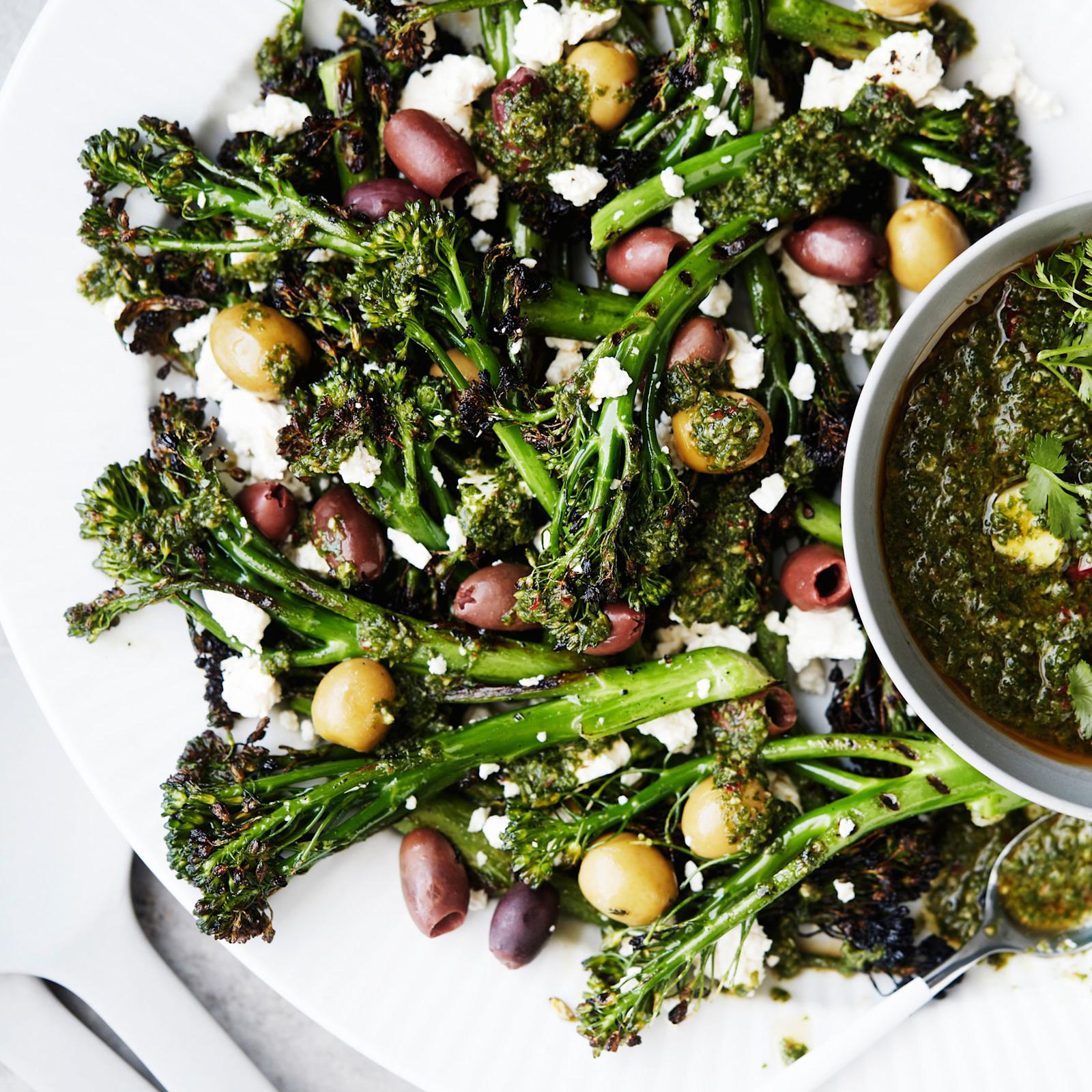 Grillatut varsiparsakaalit ja chimichurri