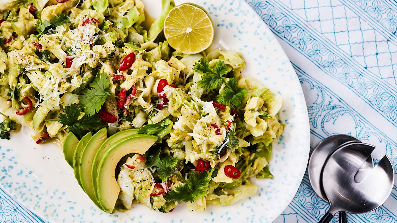 Varhaiskaalia avokadopastan tapaan