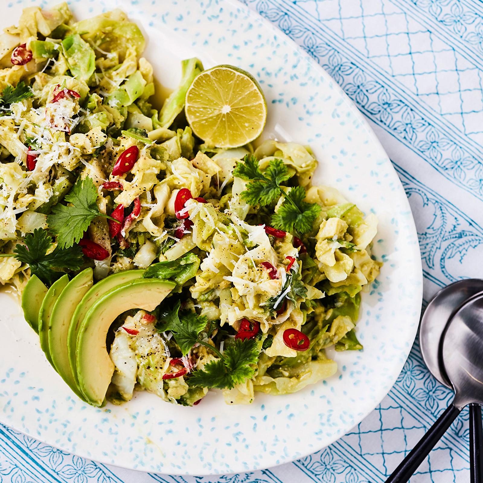 Varhaiskaalia avokadopastan tapaan