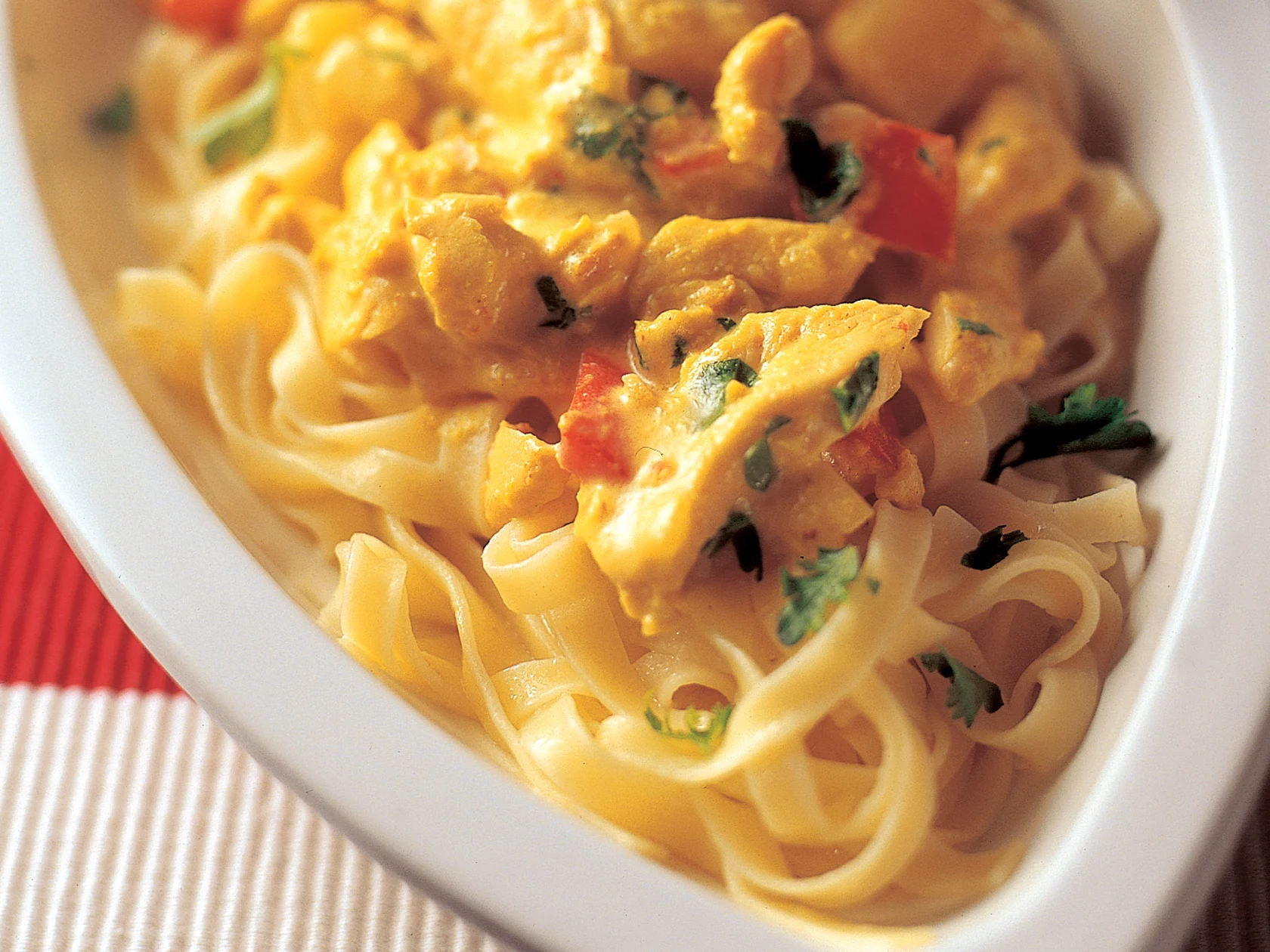 Hedelmäinen kanakastike