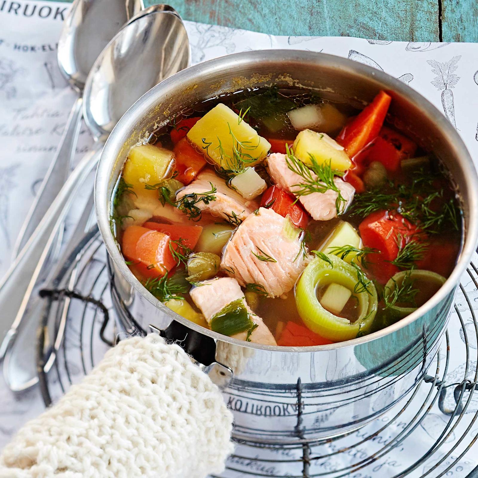 Kirkas lohi-juureskeitto