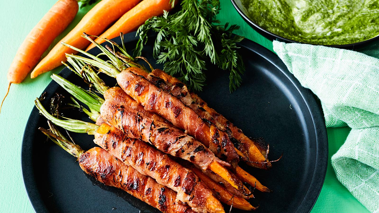 Pekoni-porkkanat ja naattidippi