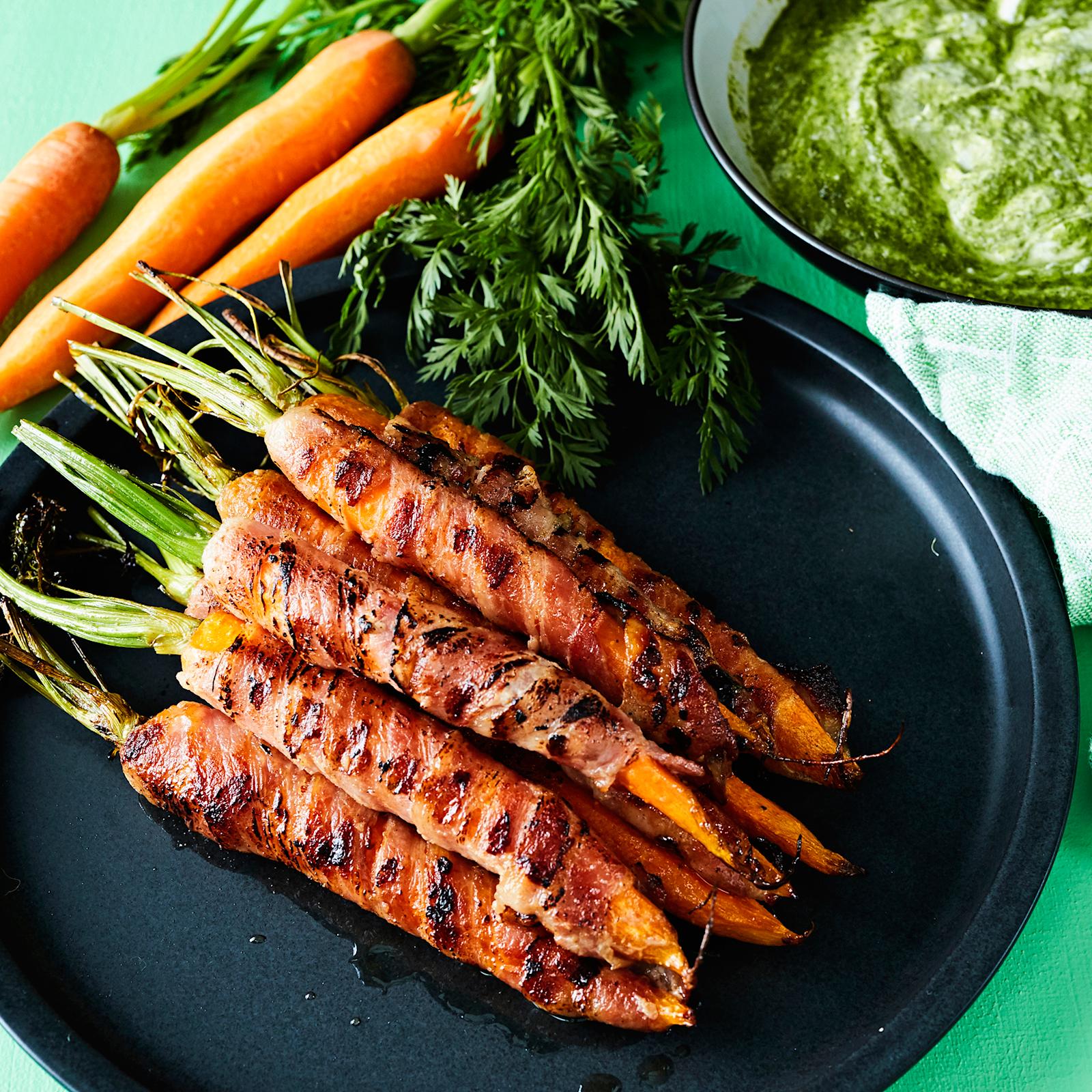 Pekoni-porkkanat ja naattidippi