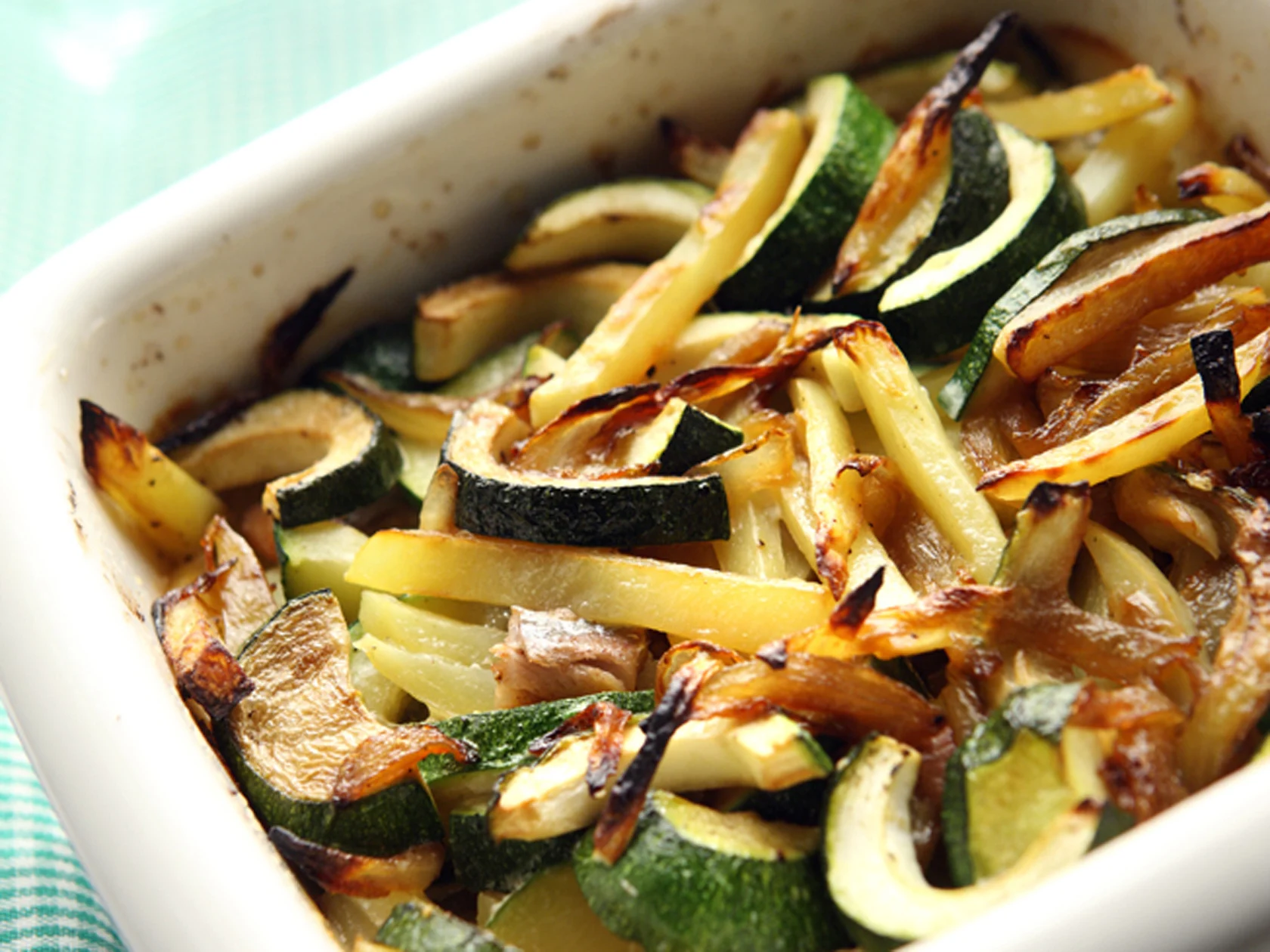 Kesäkurpitsainen janssoninkiusaus