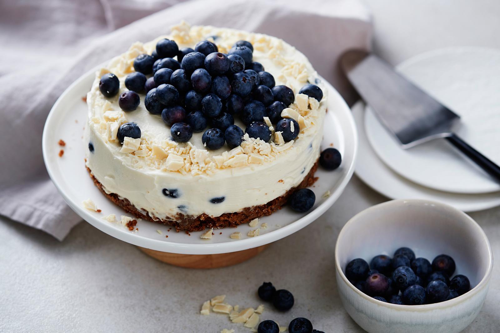 Mustikkainen valkosuklaajuustokakku