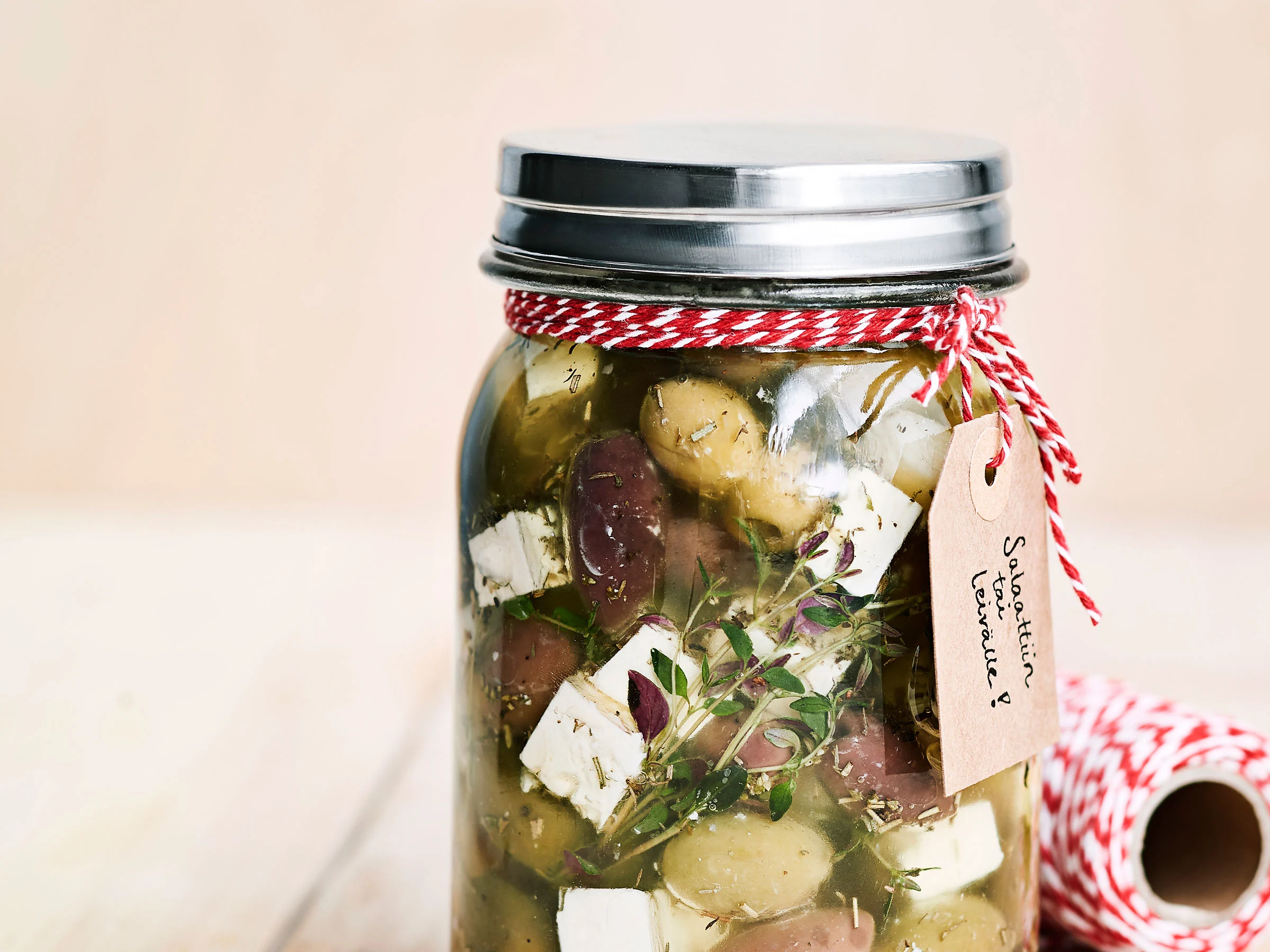 Yrttinen antipastopurkki