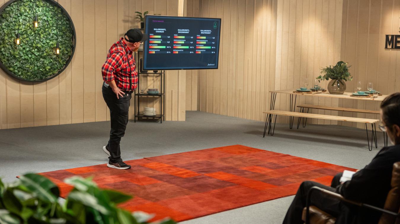 Roy Norro katsoo taulu-tv:stä kuluttajatutkimuksen tuloksia